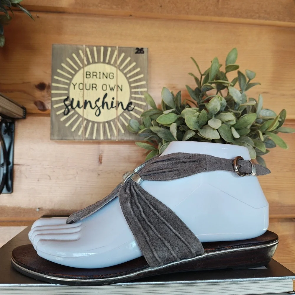 Matiko Pleated Suede Gray Leather Thong Slingback Sandal Boho Flats Comfort Sz 6